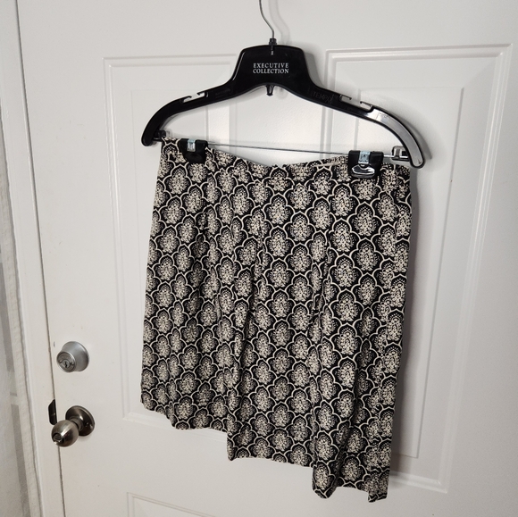 LOFT Black and Cream Skirt Size 6 - Picture 4 of 5